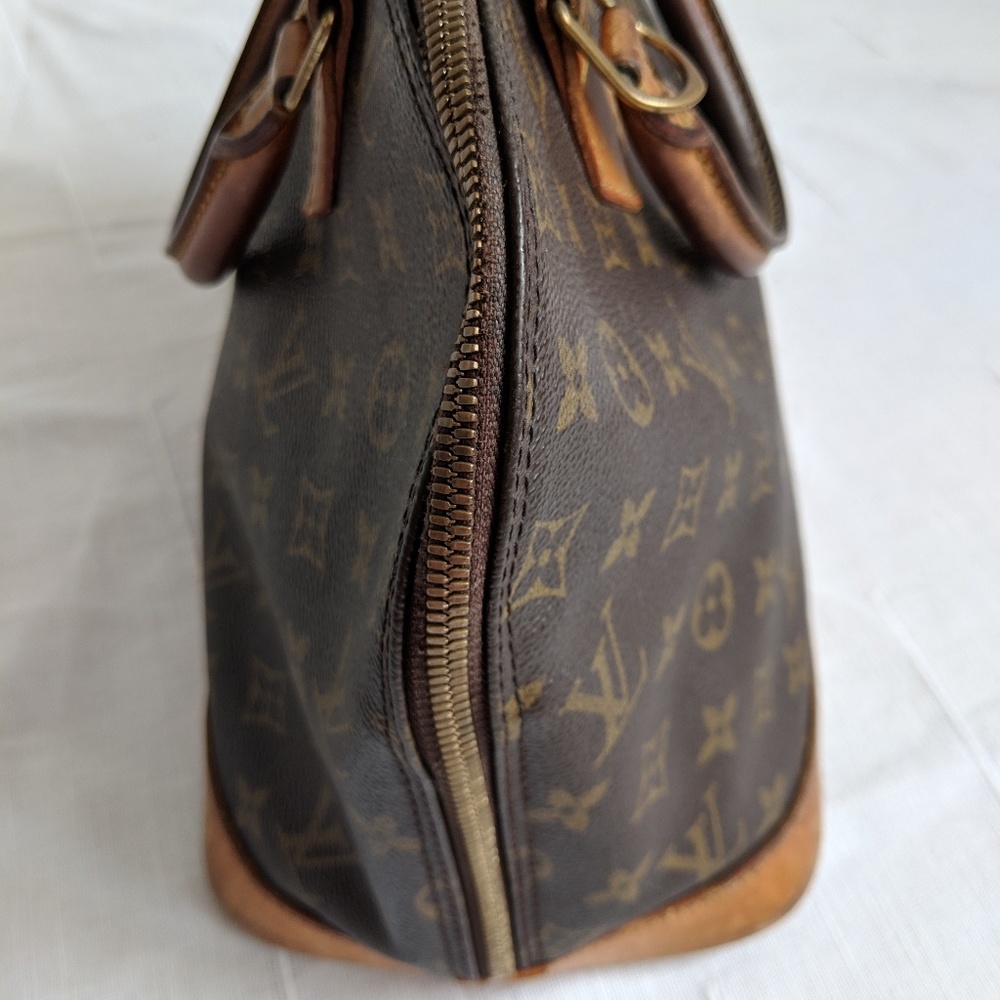 Item: Louis Vuitton Bag. Stolen From My Property In San Antonio Texas - Picture 2 of 16